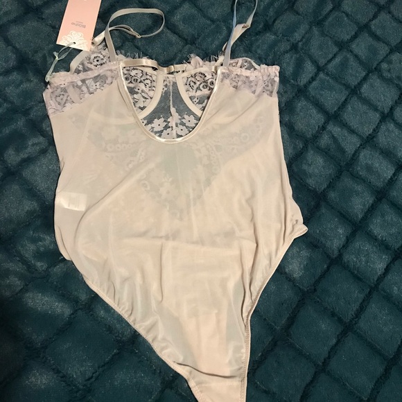 Amber Lace Nude Bodysuit - Picture 3 of 6